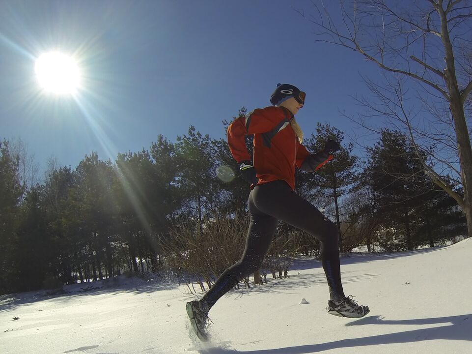 Exercise in the cold can provoke a cold, so you should wear thermal underwear