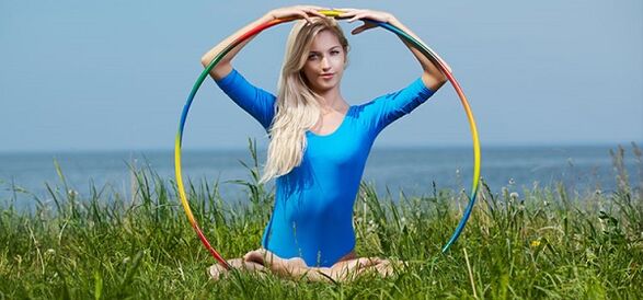 Thanks to hula hoop twisting, you can lose weight without a diet and get rid of belly fat